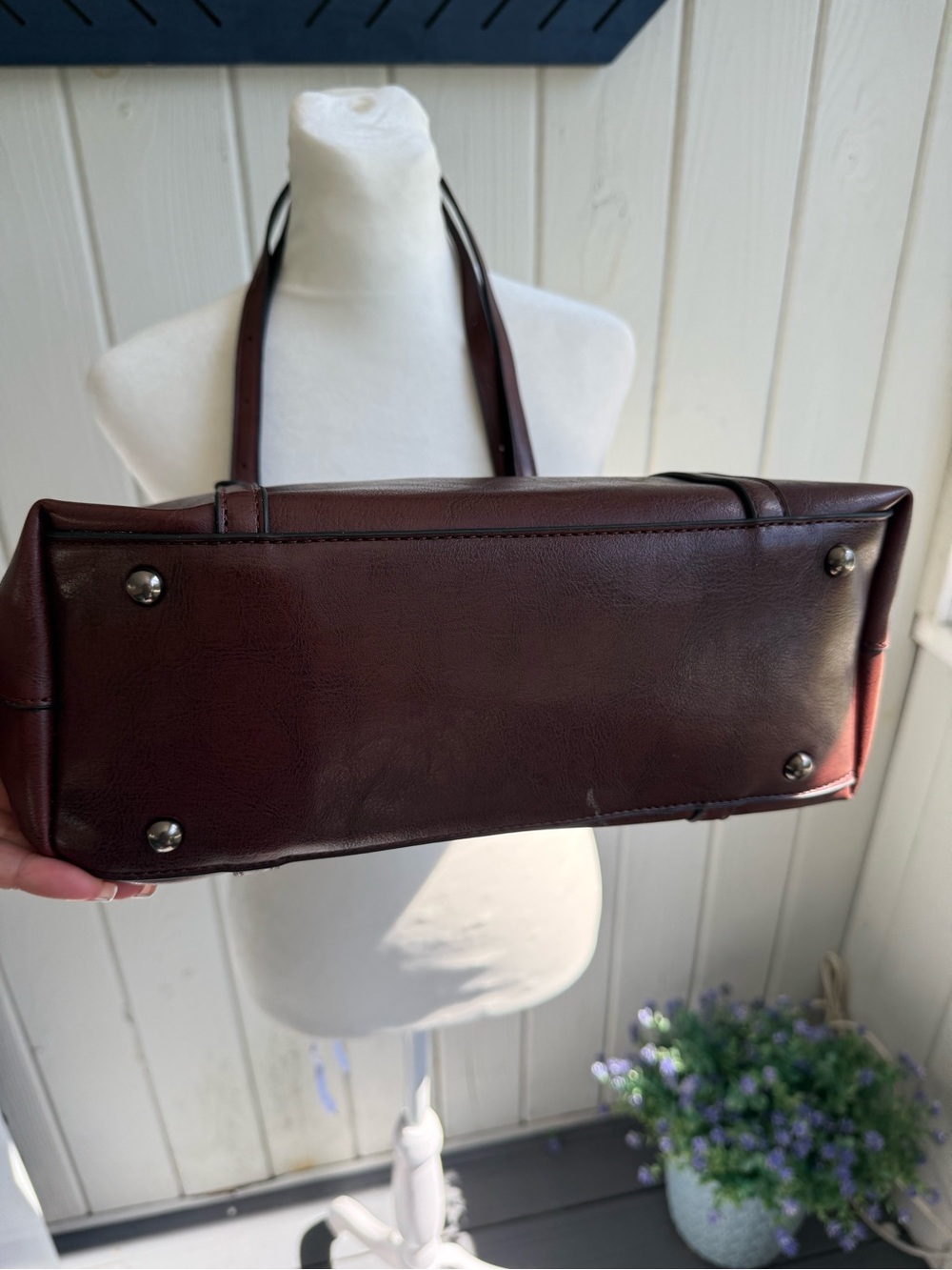 Women's Classic Burgundy Leather Tote Bag - Picture 4 of 7